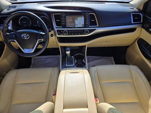 Used 2017 Toyota Highlander XLE AWD/4WD image 15