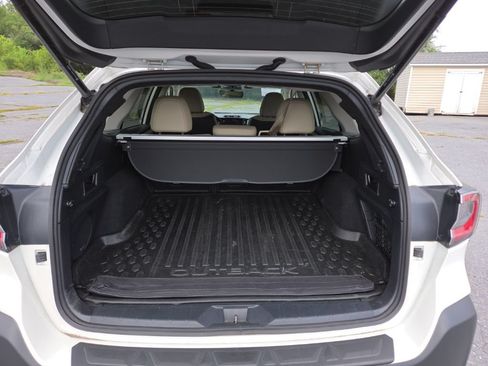Used 2025 Subaru Outback Limited AWD/4WD image 9