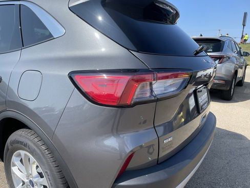 Used 2022 Ford Escape SE image 38