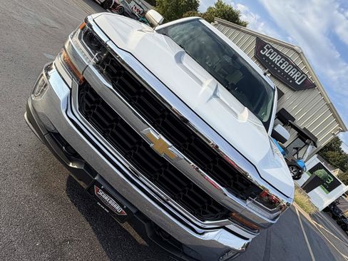 Used 2018 Chevrolet Silverado 1500 LT w/ All Star Edition AWD/4WD image 9