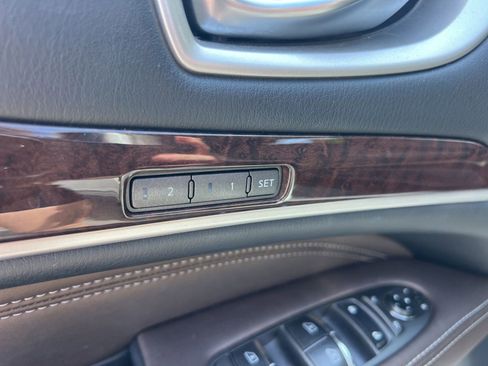 Used 2019 INFINITI QX60 Luxe w/ Sensory Package FWD image 30