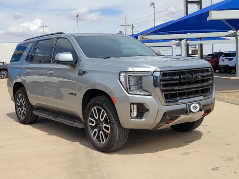Used 2024 GMC Yukon AT4 w/ Technology Package AWD/4WD image 9