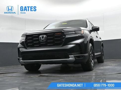 Certified 2025 Honda Pilot TrailSport image 43