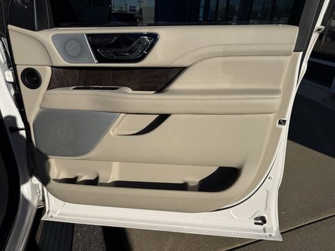 Used 2019 Lincoln Navigator Reserve image 46