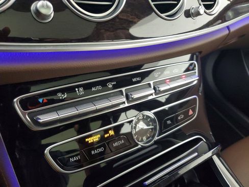 Used 2017 Mercedes-Benz E 400 4MATIC Wagon image 30
