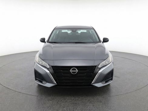 Used 2025 Nissan Altima 2.5 SV FWD image 2