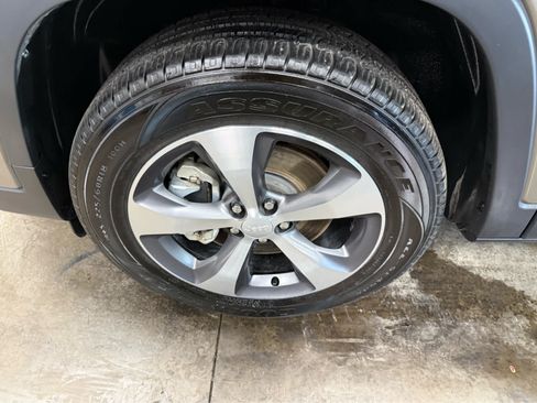 Used 2021 Jeep Cherokee Limited AWD/4WD image 32
