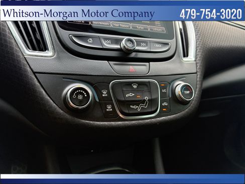 Used 2017 Chevrolet Malibu LT FWD image 25