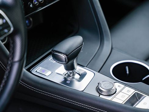 Used 2025 Genesis G70 2.5T image 19