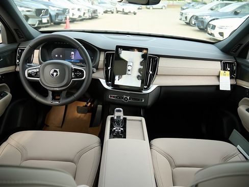 New 2026 Volvo XC90 T8 Plus image 24