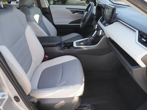 Used 2020 Toyota RAV4 XLE Premium image 19