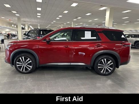 Used 2025 Nissan Pathfinder Platinum w/ Cargo Package FWD image 4