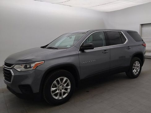 Used 2021 Chevrolet Traverse LS FWD image 2