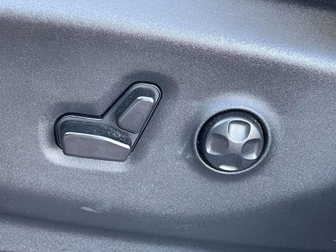 Used 2024 Chrysler Voyager LX FWD image 16