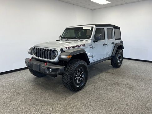 Used 2024 Jeep Wrangler Unlimited Rubicon w/ XTREMEE 35" Tire Package image 16