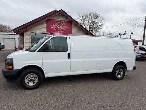 Used 2023 GMC Savana 3500 Extended w/ Driver Convenience Package image 2