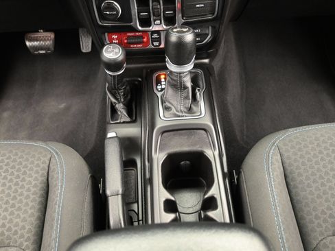 Used 2024 Jeep Wrangler Unlimited Rubicon 4xe AWD/4WD image 19