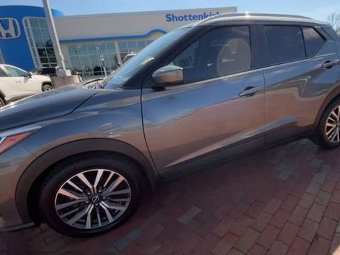 Used 2022 Nissan Kicks SV image 6