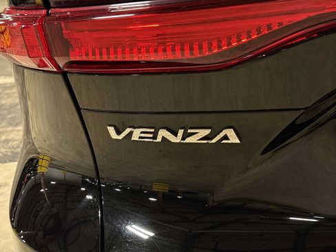 Used 2021 Toyota Venza LE AWD/4WD image 25