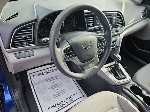 Used 2018 Hyundai Elantra SE image 12