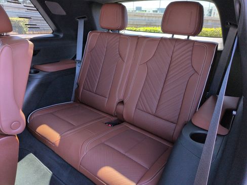 Used 2026 Cadillac Vistiq Platinum image 31