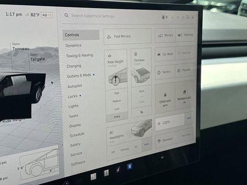 Used 2025 Tesla Cybertruck AWD Crew Cab image 32