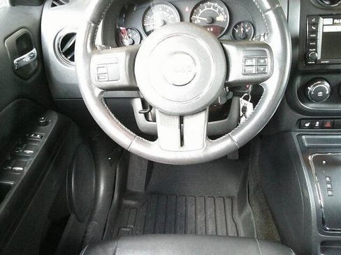 Used 2017 Jeep Patriot High Altitude AWD/4WD image 5
