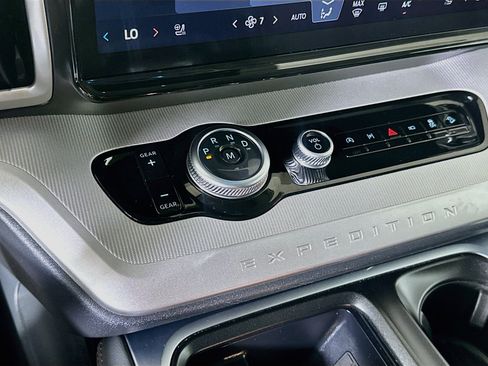 Used 2025 Ford Expedition Active AWD/4WD image 25
