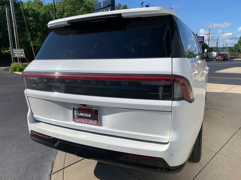 Certified 2025 Lincoln Navigator L Reserve AWD/4WD image 7