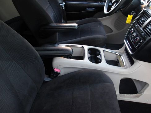 Used 2012 Dodge Grand Caravan SXT image 17