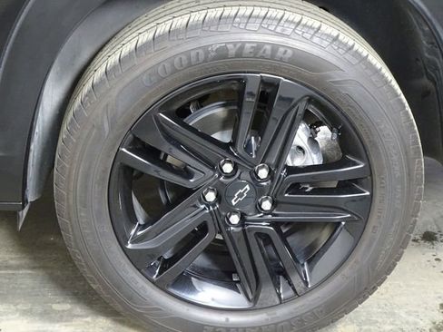 Used 2024 Chevrolet Trax ACTIV w/ Sunroof Package FWD image 35