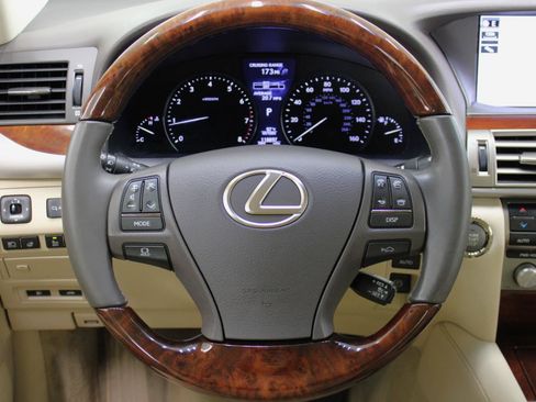 Used 2017 Lexus LS 460 w/ Comfort Package RWD image 56