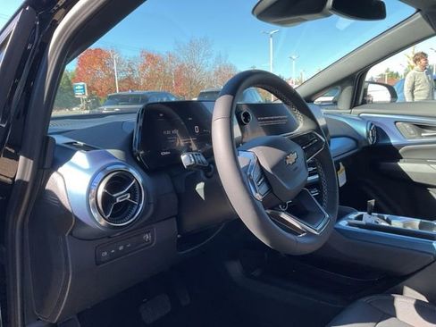 New 2026 Chevrolet Equinox EV LT image 11