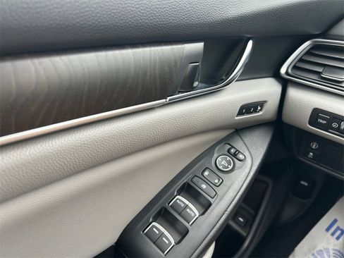 Used 2018 Honda Accord EX-L image 32