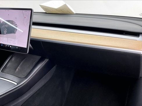 Used 2022 Tesla Model Y Long Range image 16