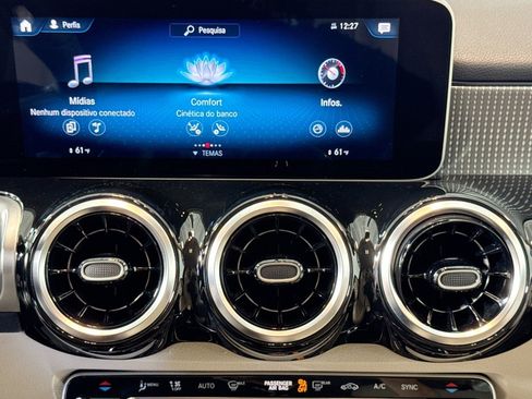 Used 2021 Mercedes-Benz GLB 250 4MATIC image 13