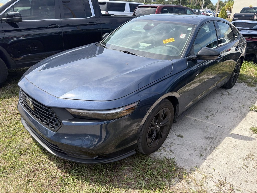 Used 2025 Honda Accord SE image 6