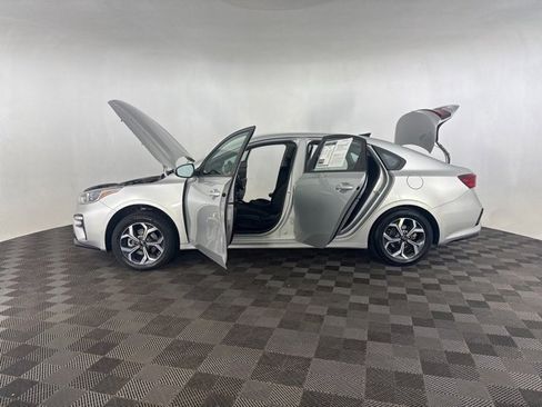 Used 2019 Kia Forte LXS image 9