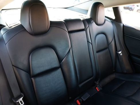 Used 2022 Tesla Model 3 Standard Range image 17