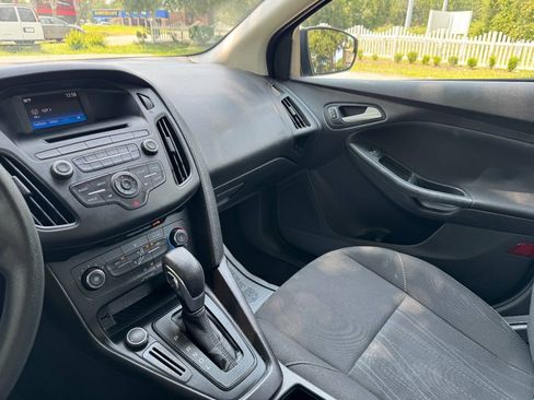 Used 2017 Ford Focus SE FWD image 18