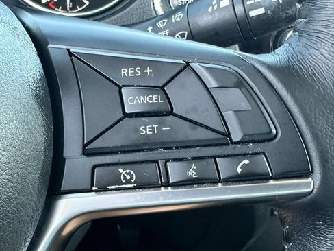 Used 2018 Nissan Rogue SV FWD image 19