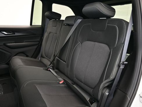 Used 2025 Jeep Grand Cherokee Laredo image 27