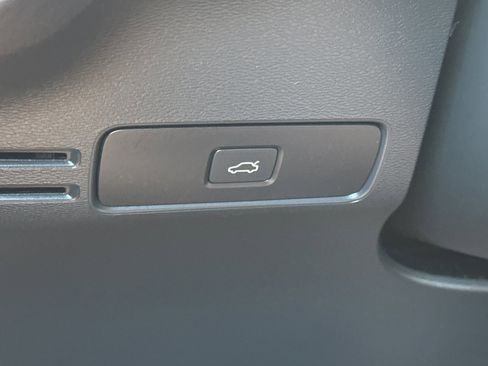 Certified 2023 Volvo C40 P8 Recharge Ultimate AWD/4WD image 32