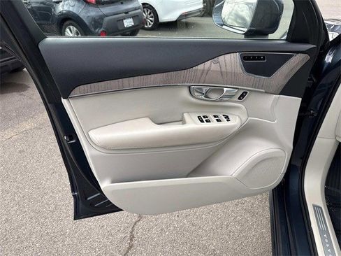 Used 2023 Volvo XC90 B6 Plus image 13