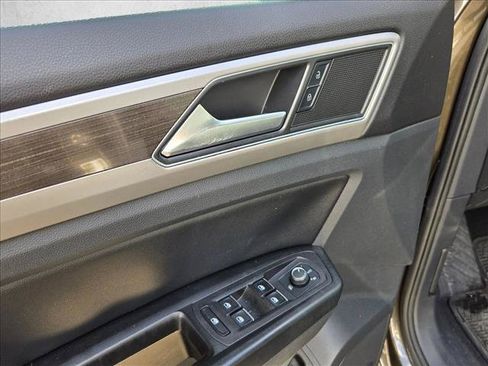 Used 2019 Volkswagen Atlas SE FWD image 12