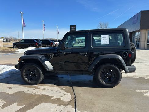 Used 2023 Jeep Wrangler Sport image 4