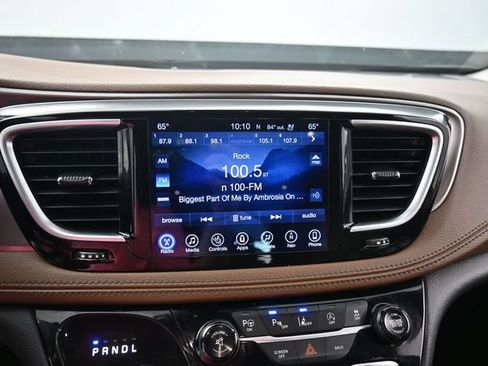 Used 2017 Chrysler Pacifica Limited FWD image 20