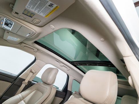 Used 2020 Lincoln Corsair Reserve w/ Equipment Group 201A image 17