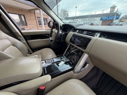Used 2019 Land Rover Range Rover HSE image 14