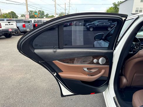 Used 2017 Mercedes-Benz E 300 4MATIC image 12